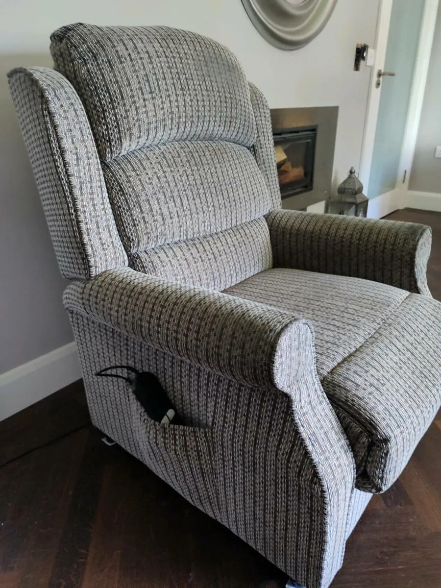 Uplift/recliner chair - Image 4