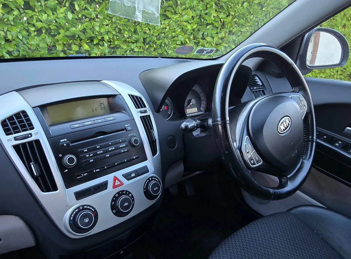 Kia Ceed 2009 - Image 2