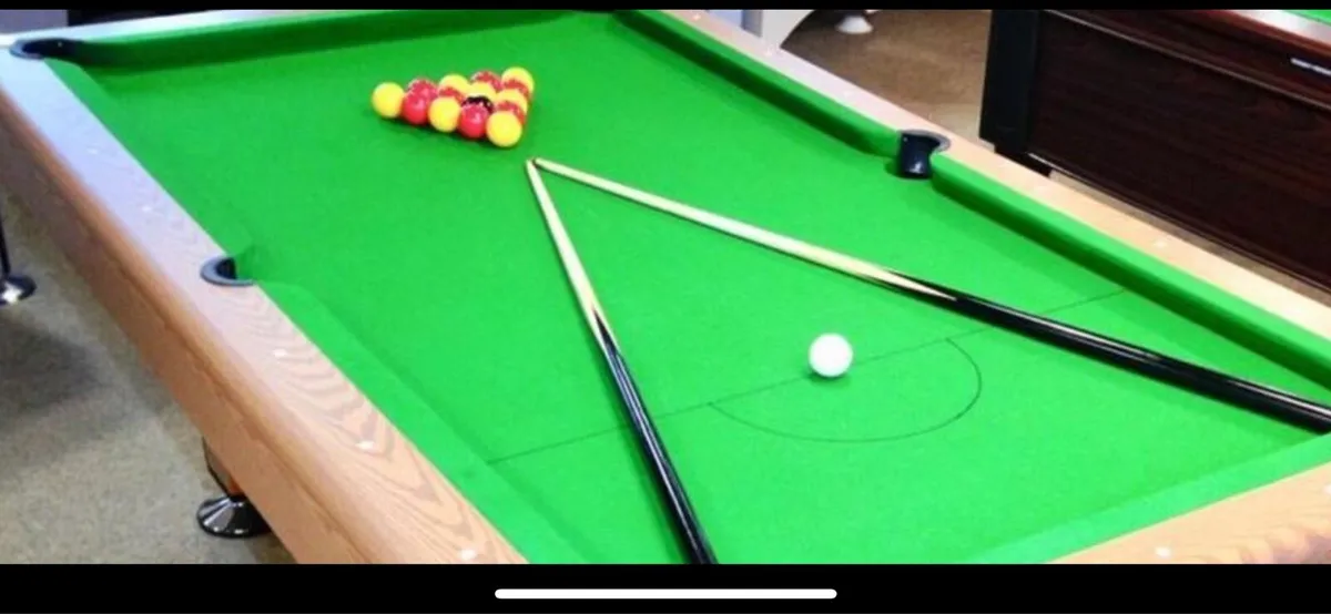 Pool table - Image 1