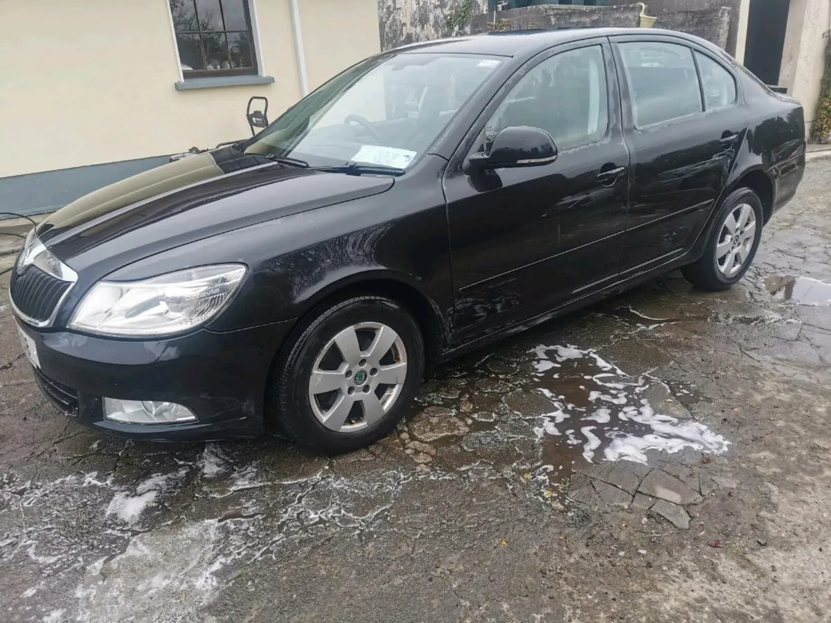 11 Skoda Octavia - Image 1