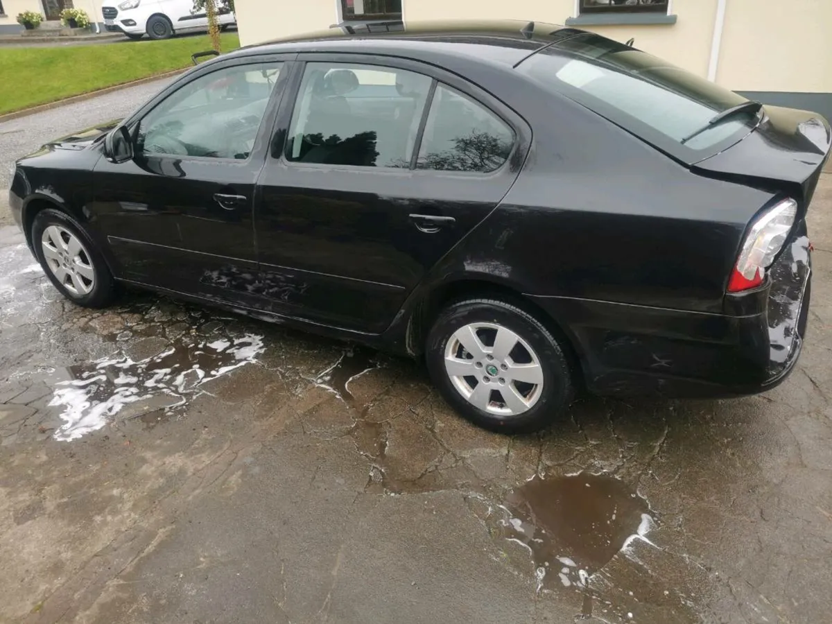 11 Skoda Octavia - Image 2