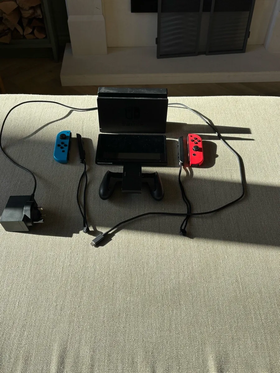 Nintendo Switch - Image 4