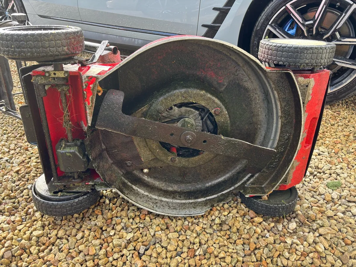 Briggs and Stratton Petrol mower - Image 3
