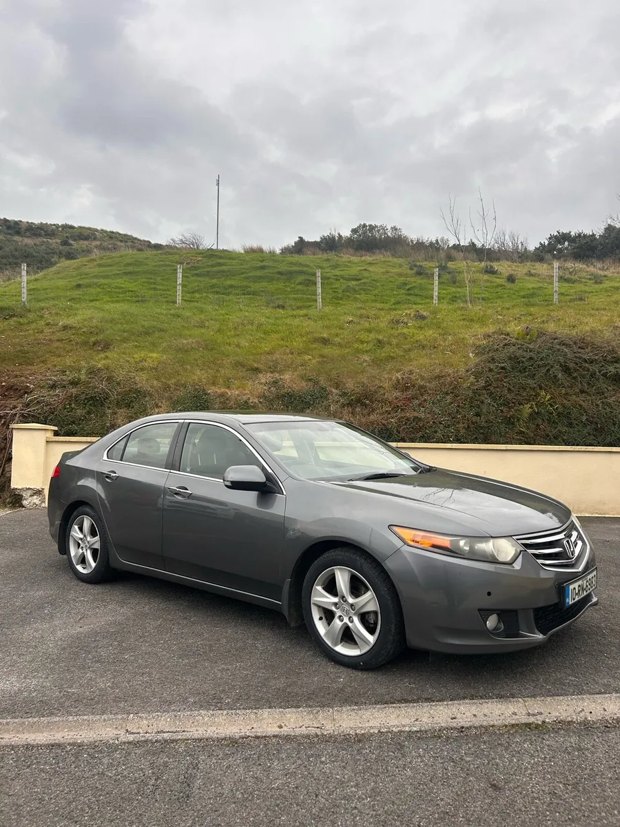 Honda Accord 2010 - Image 1