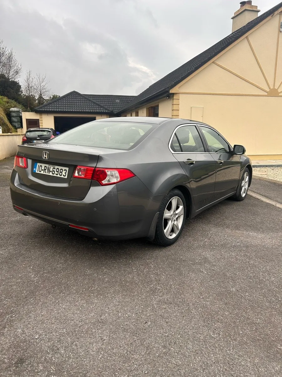 Honda Accord 2010 - Image 3