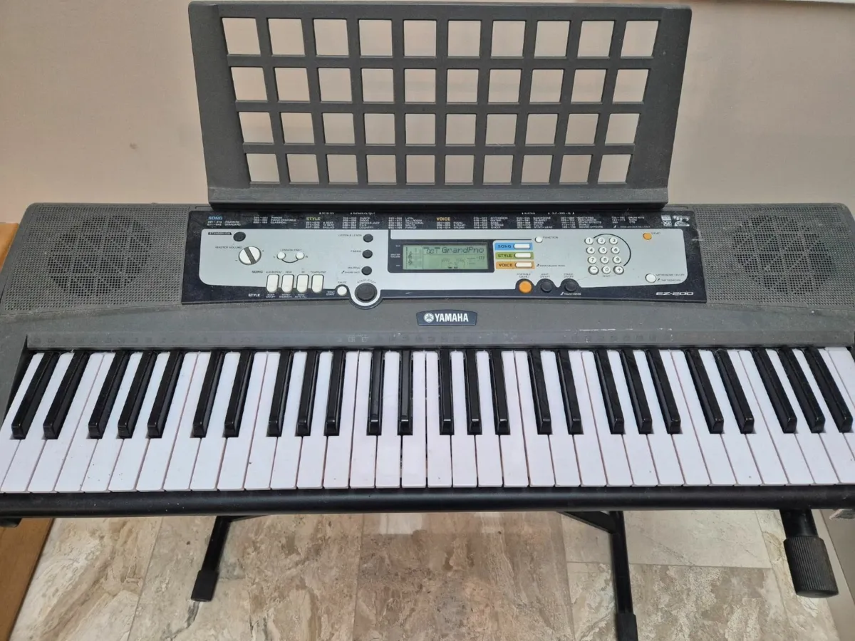 Yamaha Keyboard EZ 200