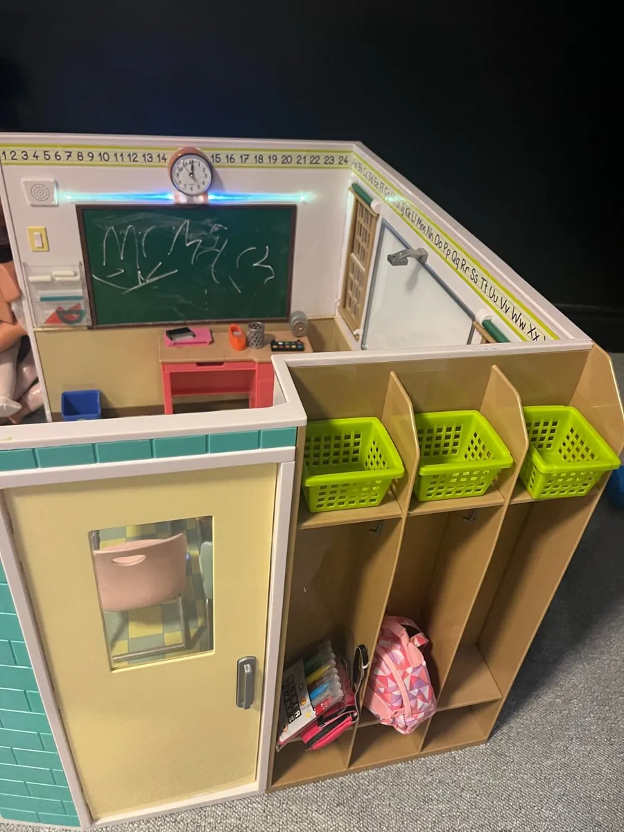 Our generation school and dolls - Image 2