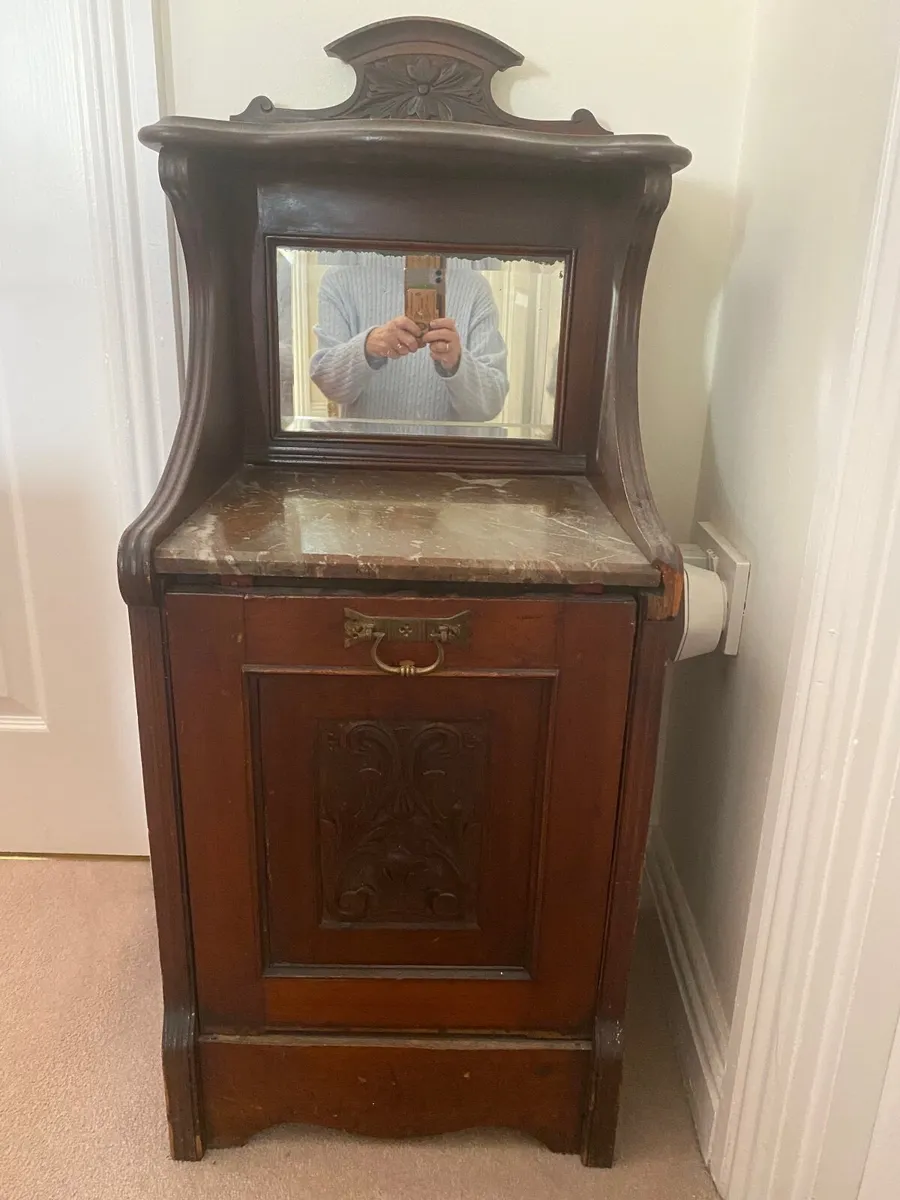 Side table / coal storage - Image 1