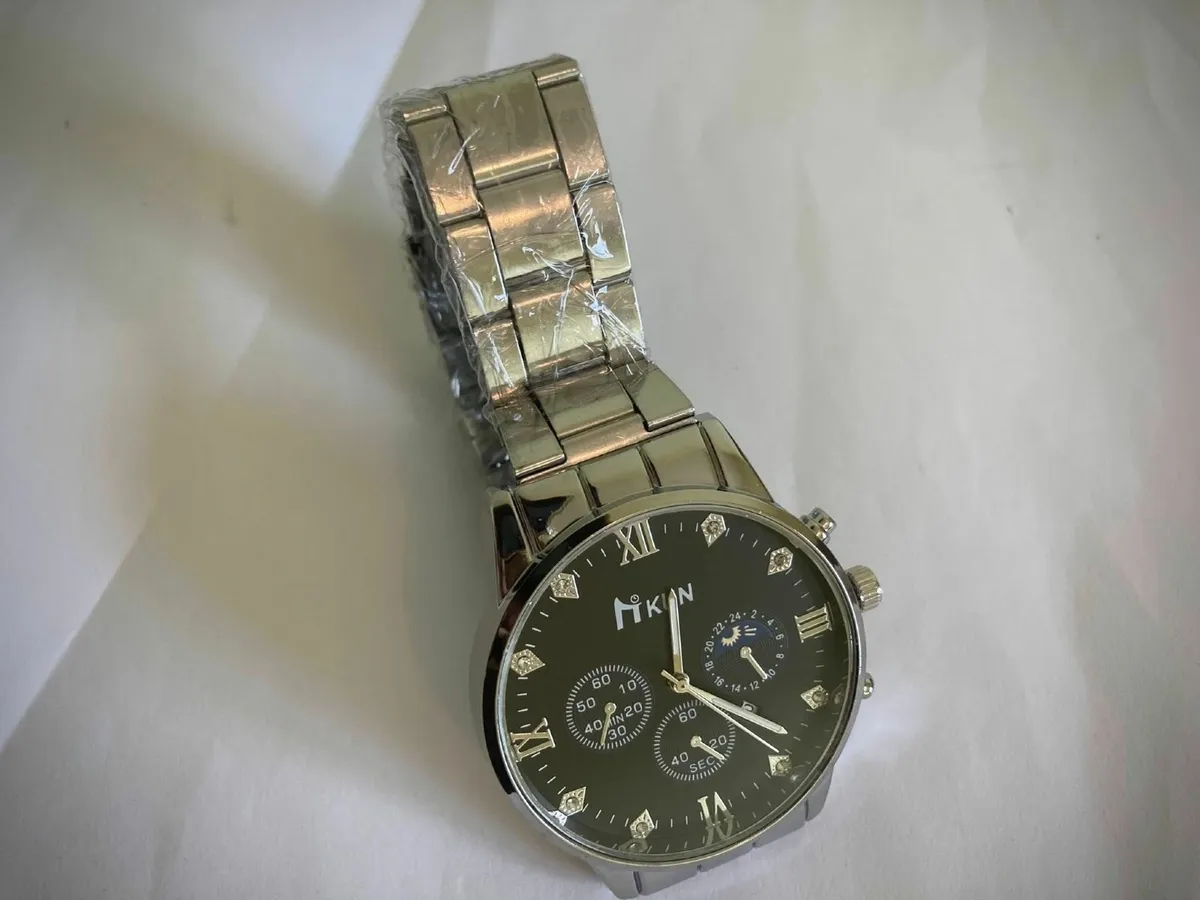 Men’s Silver Stainless Steel Quartz Watch - Image 3