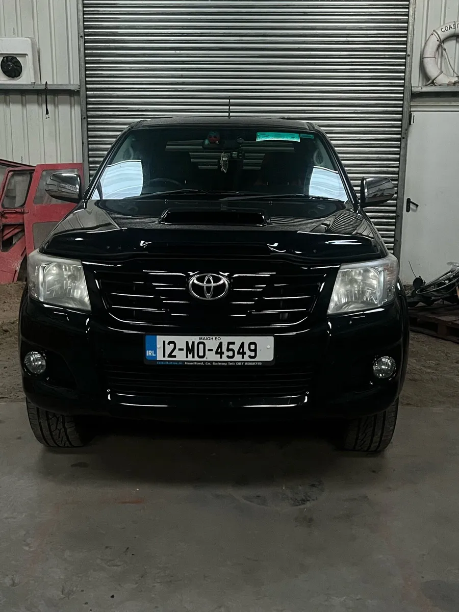 Toyota Hilux Invincible - Image 3