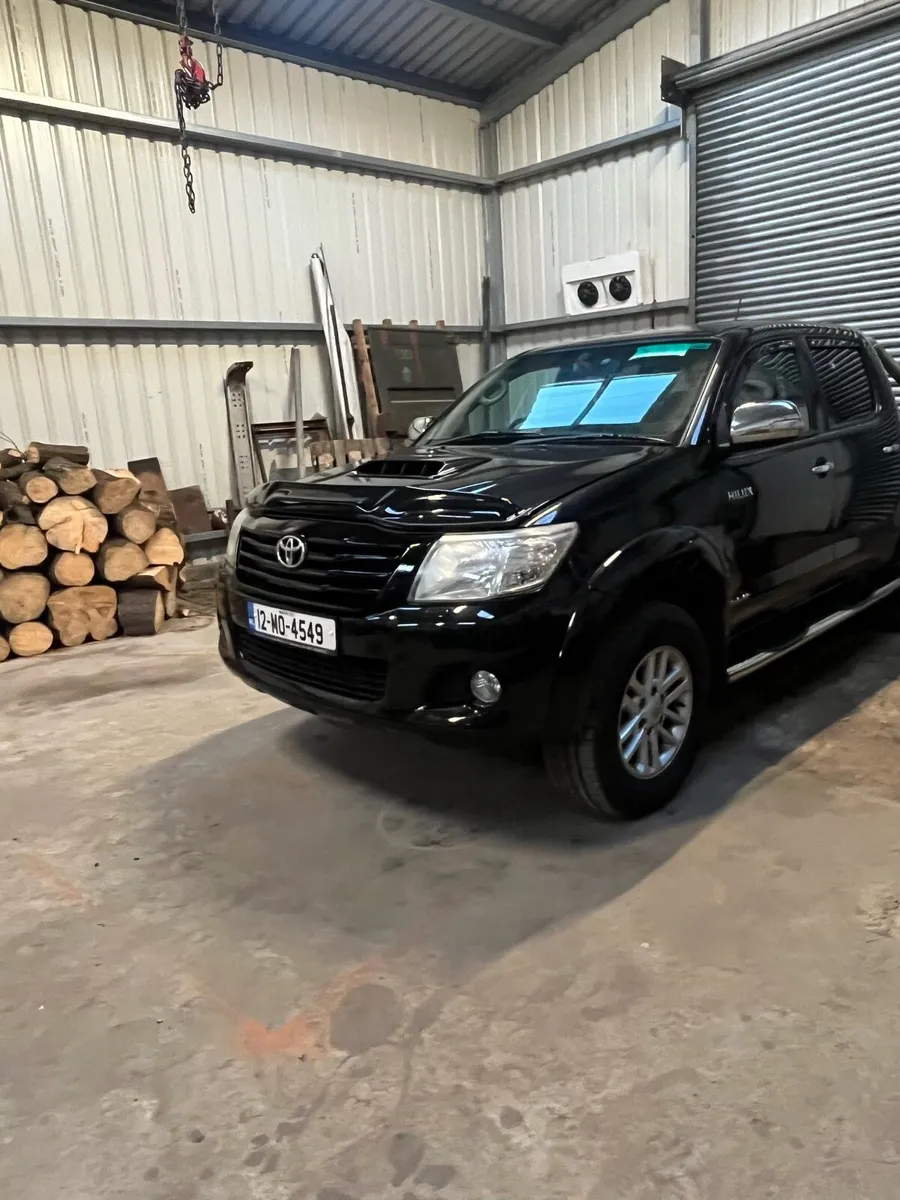 Toyota Hilux Invincible - Image 4