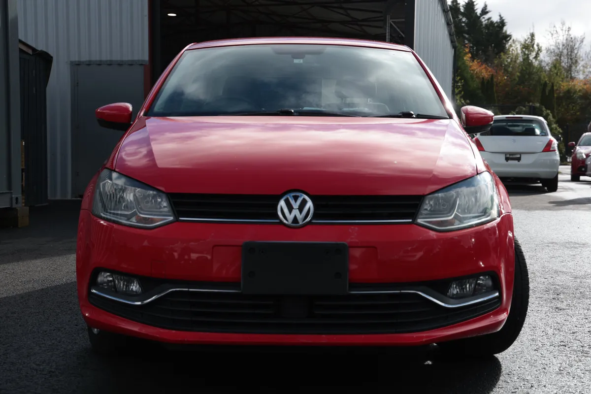 VOLKSWAGON POLO 2016 RED - Image 1