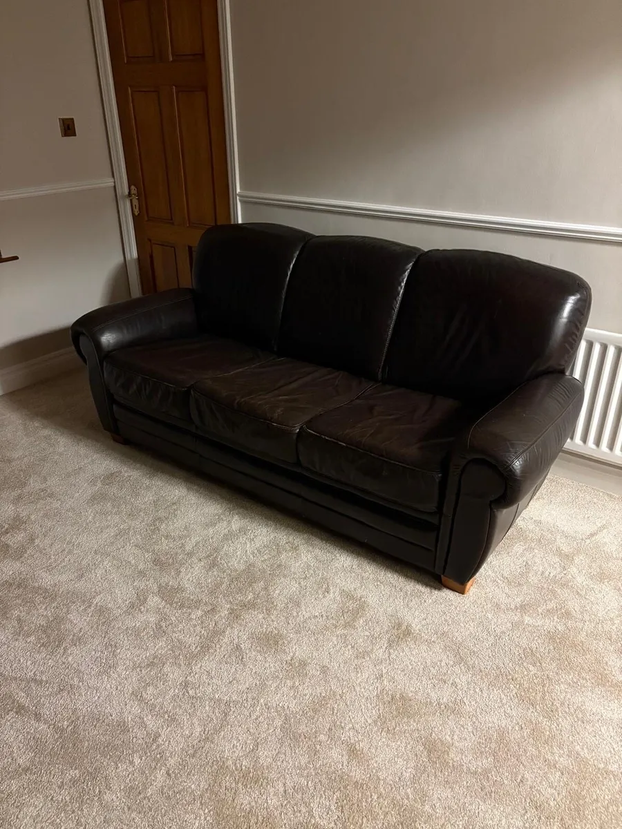 Suite of furniture - Image 1