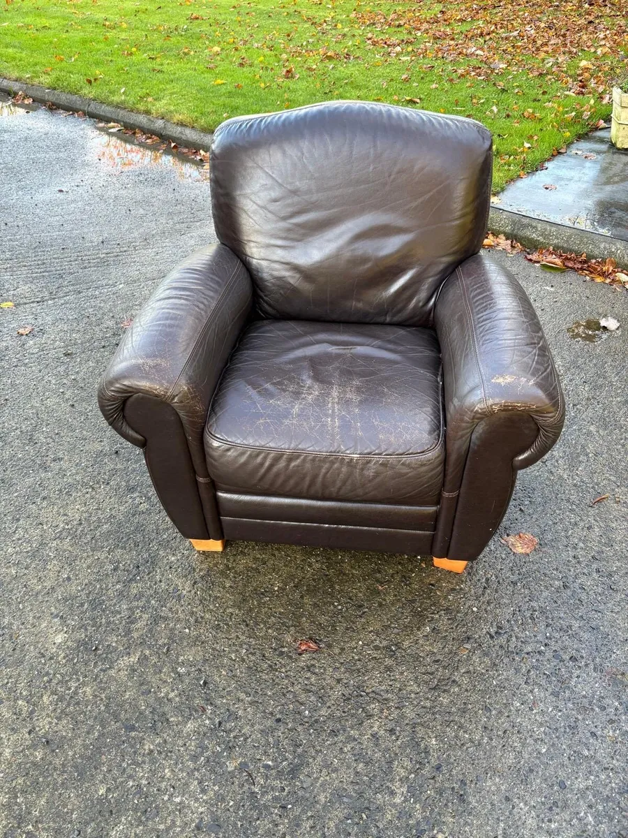 Suite of furniture - Image 2