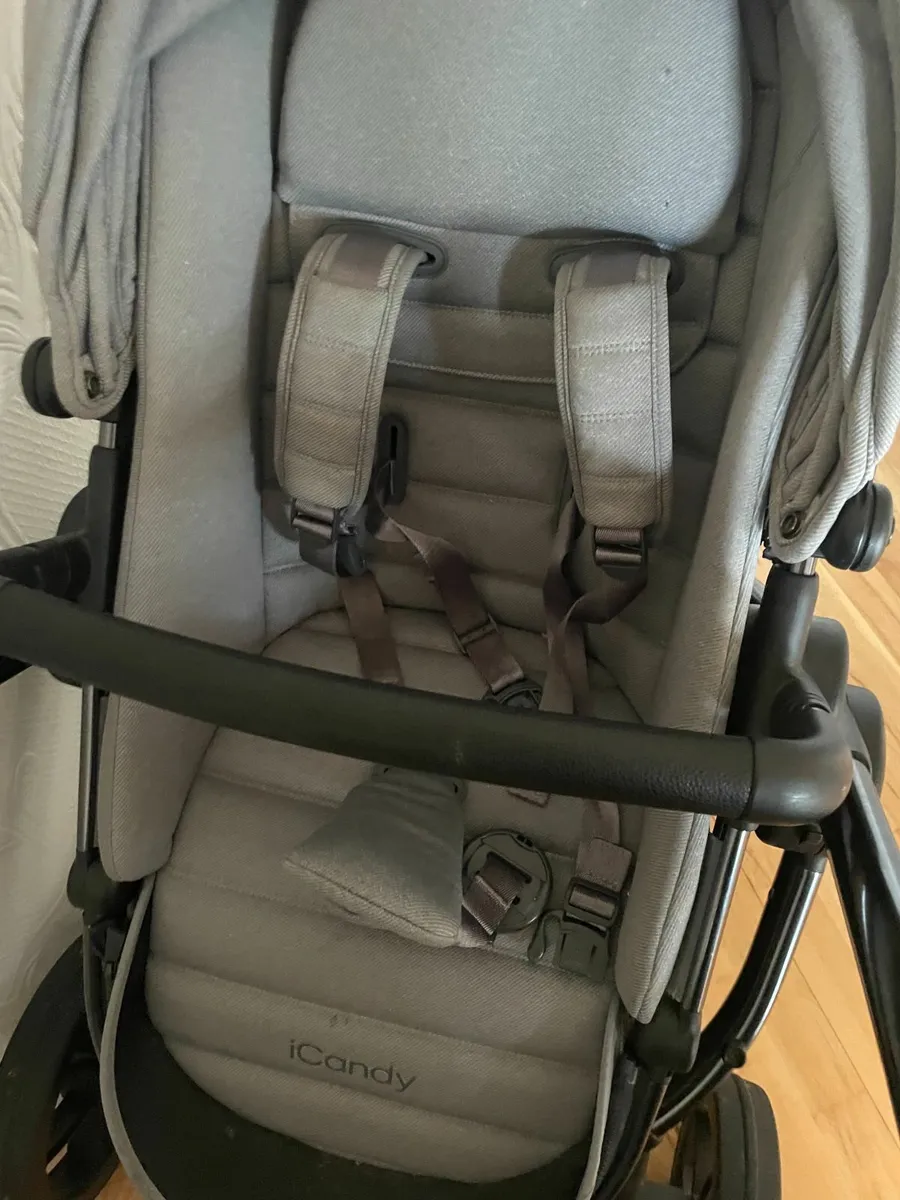 iCandy Peach 7 Dark Grey Complete Pushchair Bundle - Image 2