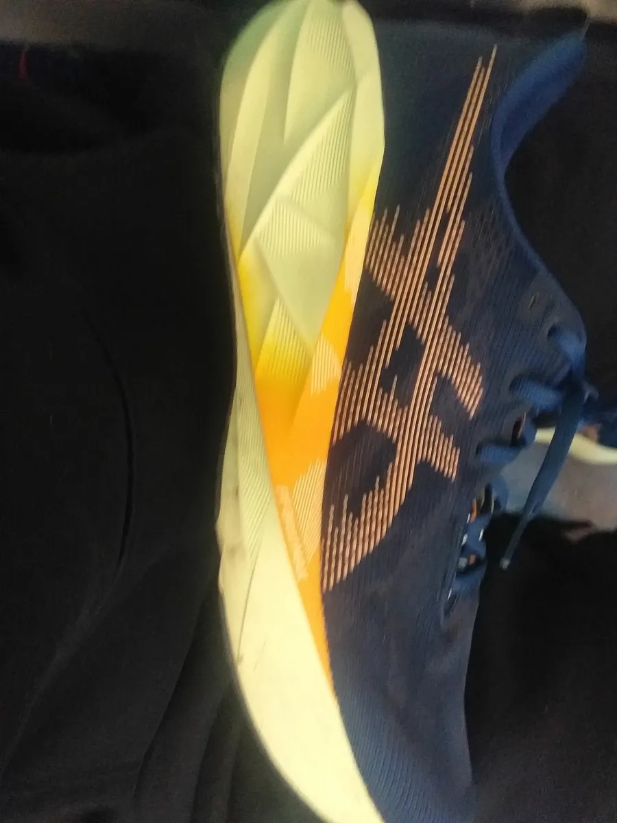 Aasics Novablast running shoes - Image 2