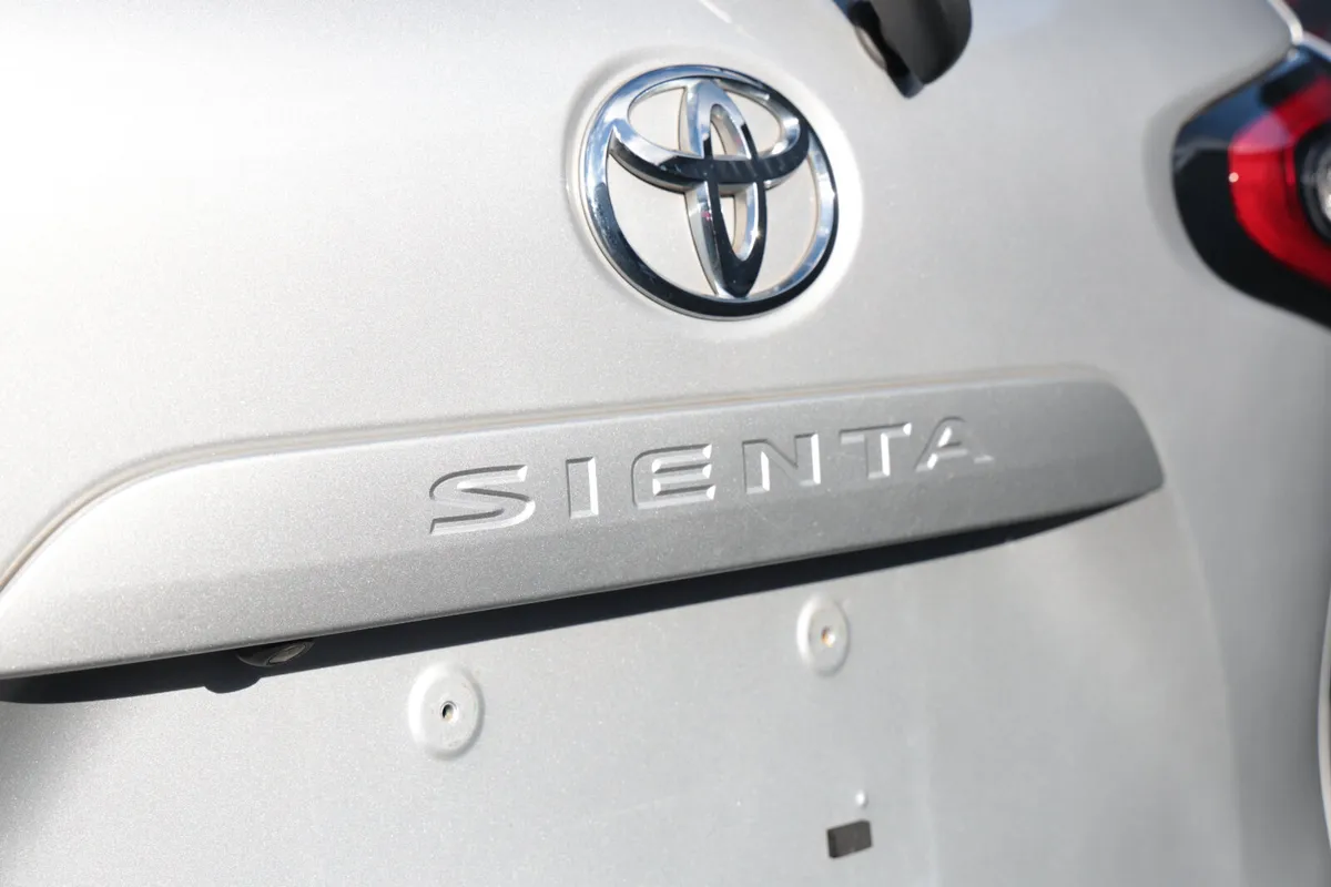 TOYOTA SIENTA 2016 SILVER 7 SEATER - Image 6