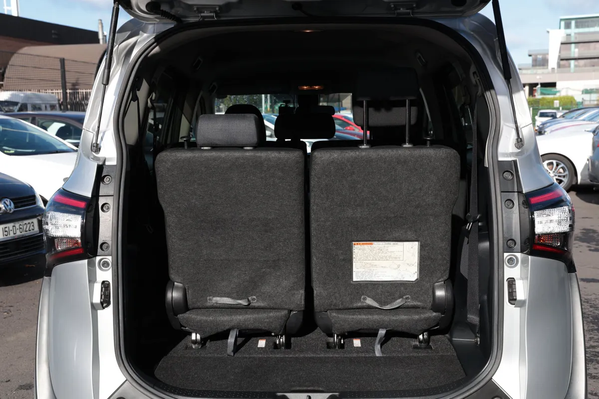 TOYOTA SIENTA 2016 SILVER 7 SEATER - Image 5