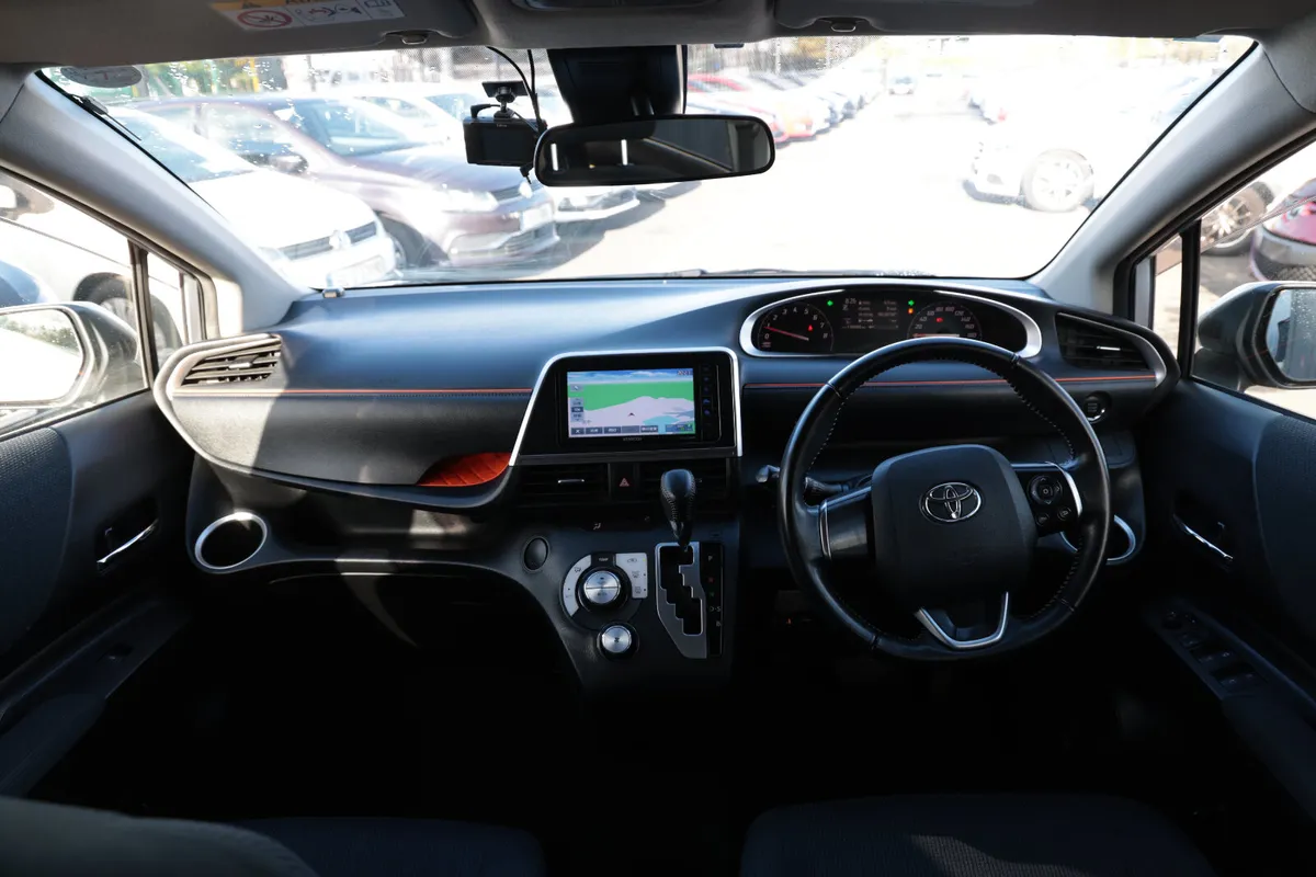 TOYOTA SIENTA 2016 SILVER 7 SEATER - Image 10