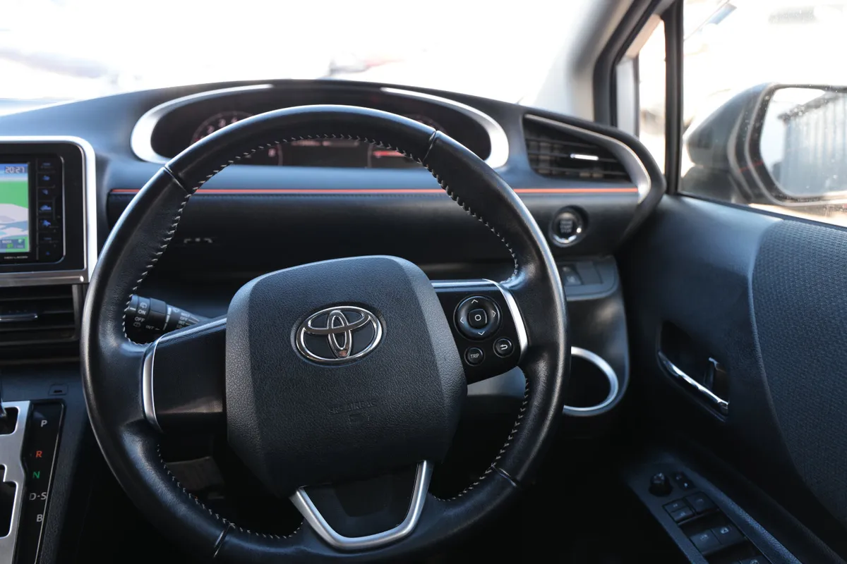 TOYOTA SIENTA 2016 SILVER 7 SEATER - Image 11