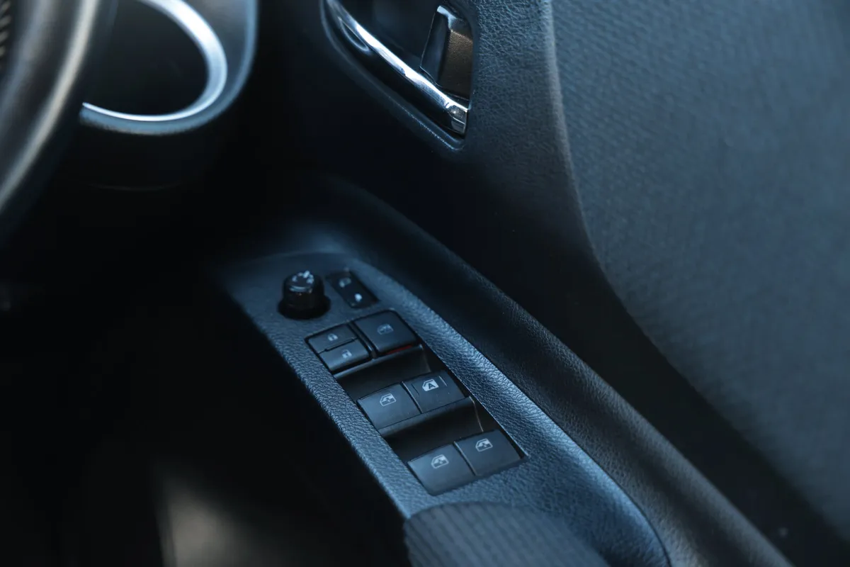 TOYOTA SIENTA 2016 SILVER 7 SEATER - Image 17