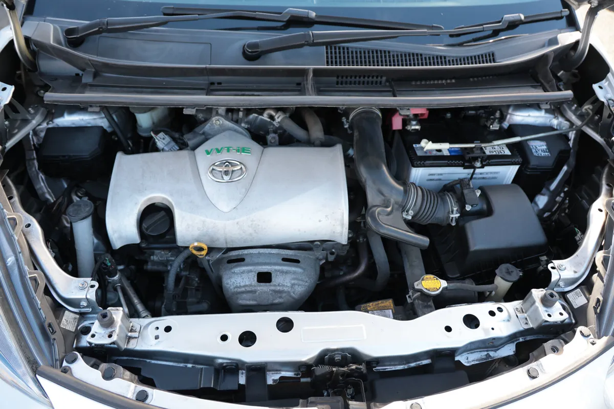 TOYOTA SIENTA 2016 SILVER 7 SEATER - Image 18