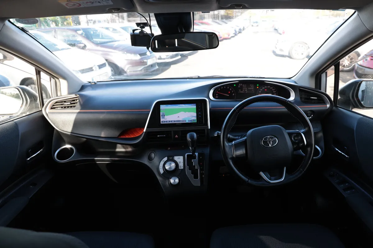 TOYOTA SIENTA 2016 SILVER 7 SEATER - Image 9