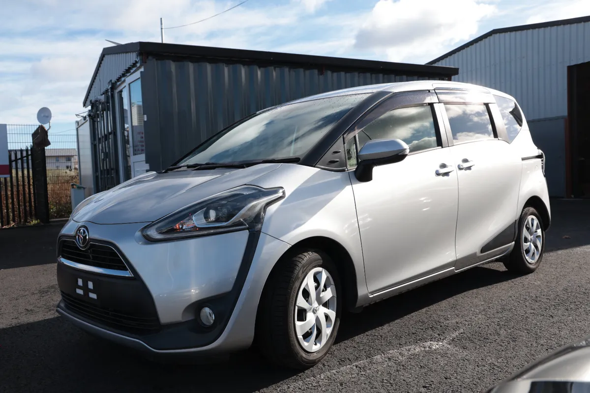 TOYOTA SIENTA 2016 SILVER 7 SEATER - Image 2