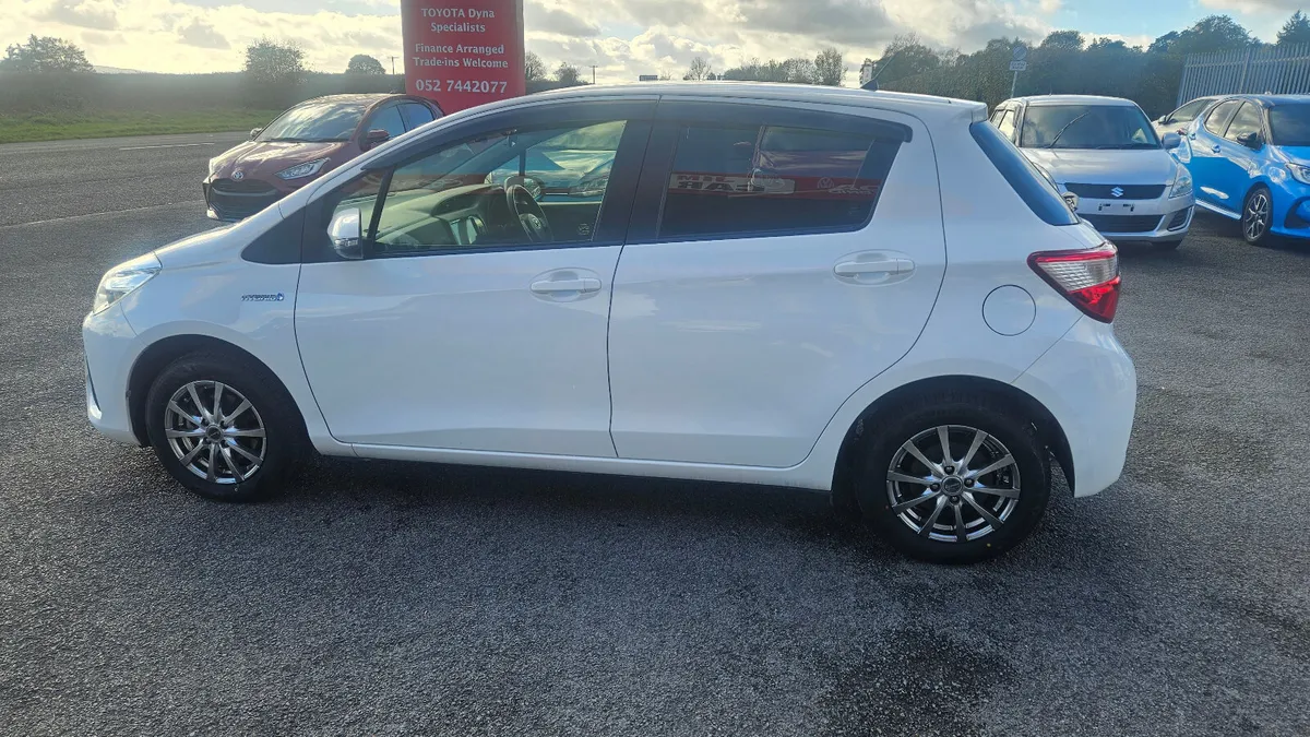 2017-1 Toyota Yaris - Image 4