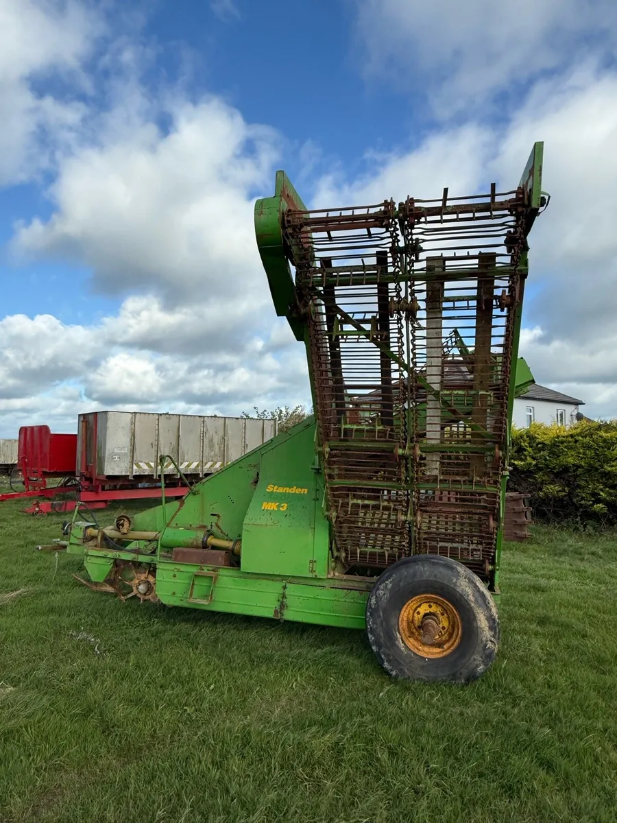 Standen Beet harvester - Image 1