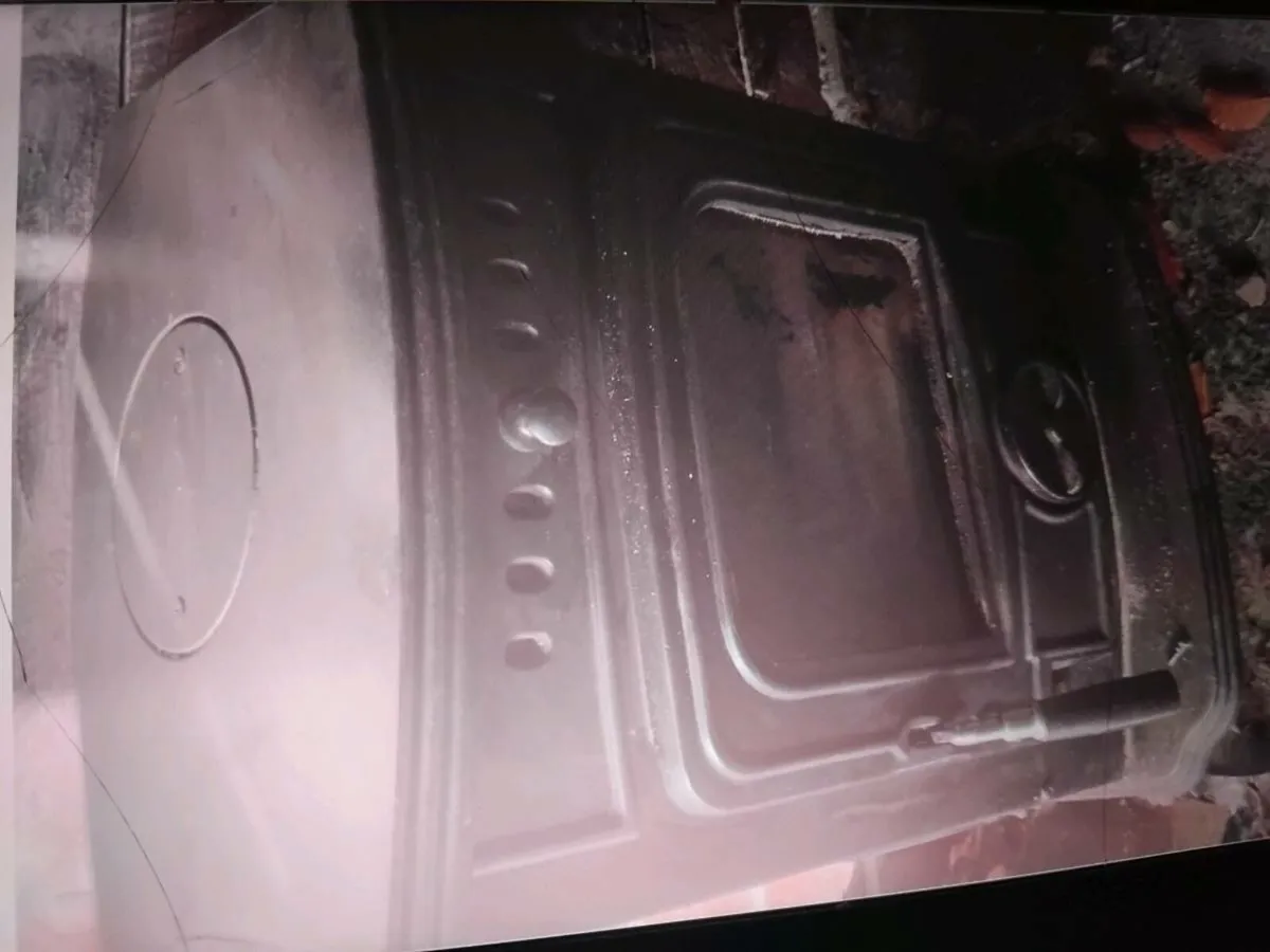 Stove - Image 1