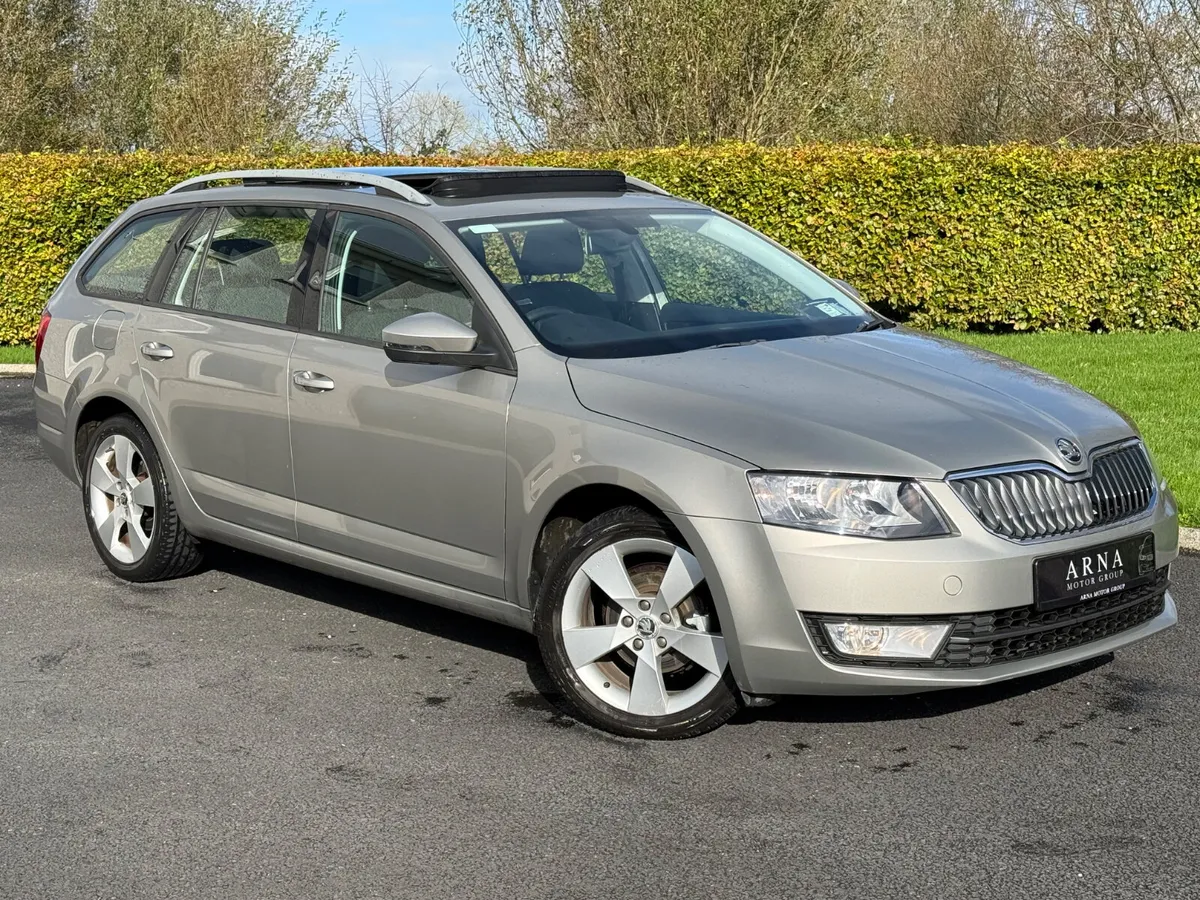 2015 Skoda Octavia Estate Elegance Pan Roof - Image 2