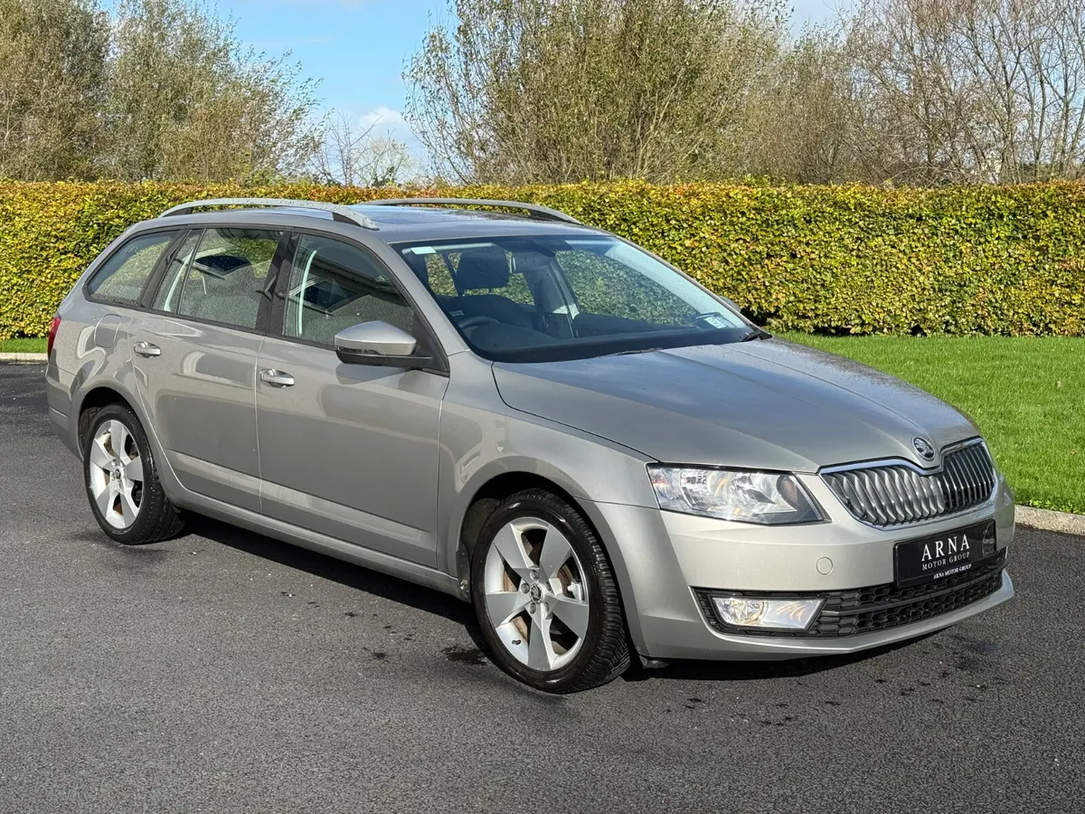 2015 Skoda Octavia Estate Elegance Pan Roof - Image 4