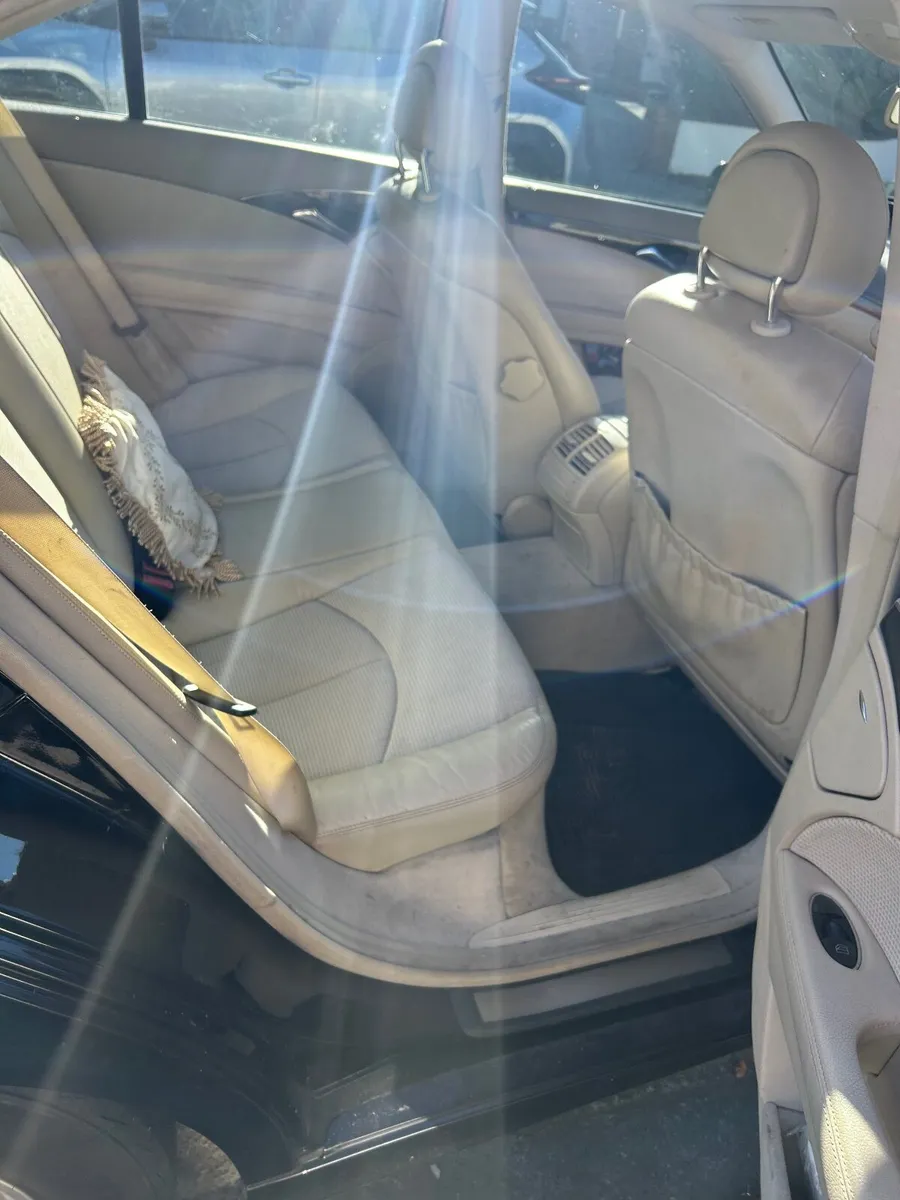 Mercedes-Benz E-Class 2005 - Image 2