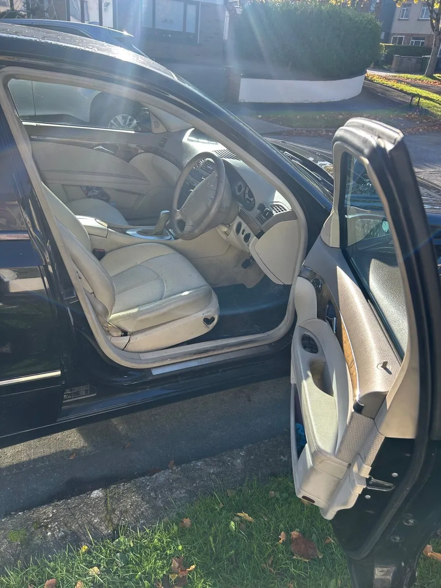 Mercedes-Benz E-Class 2005 - Image 3