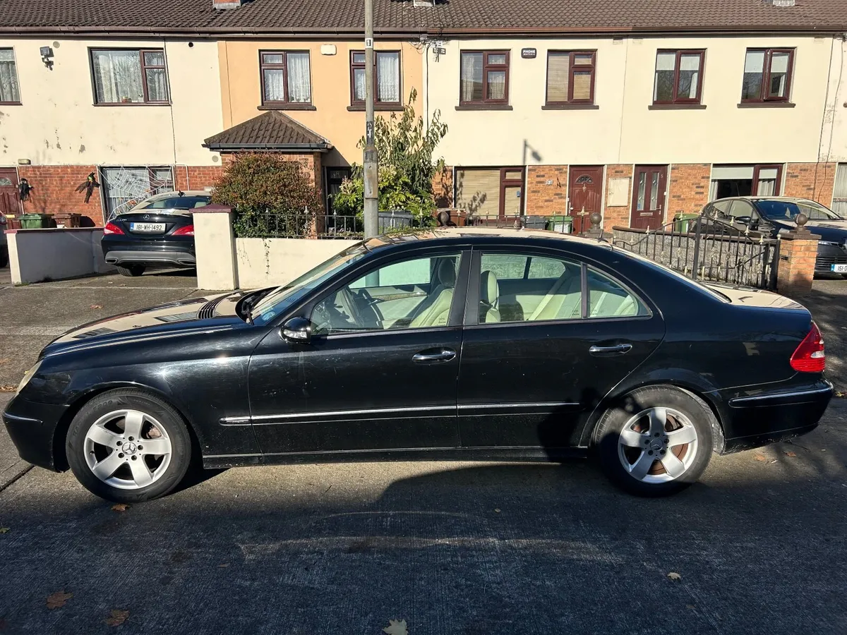 Mercedes-Benz E-Class 2005 - Image 1