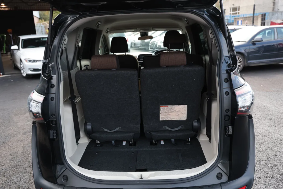 TOYOTA SIENTA 2017 BLACK HYBRID - Image 12