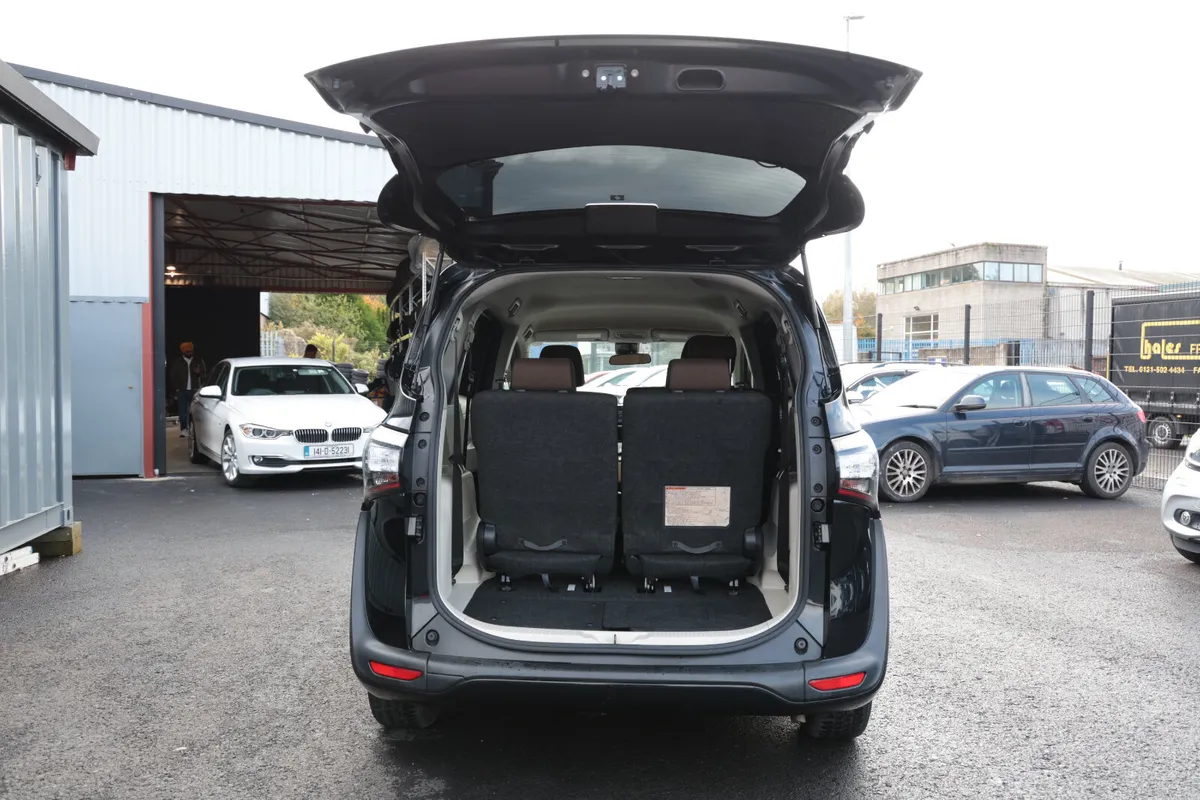 TOYOTA SIENTA 2017 BLACK HYBRID - Image 11