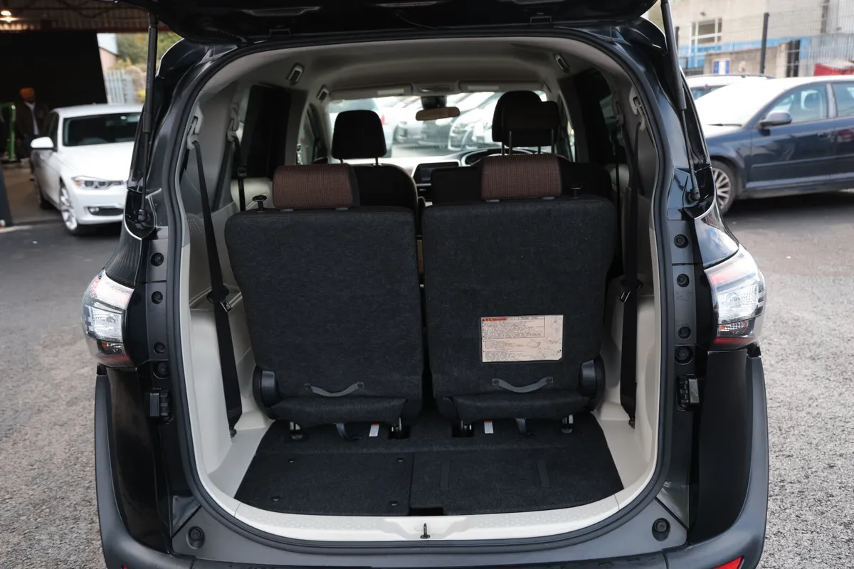 TOYOTA SIENTA 2017 BLACK HYBRID - Image 10