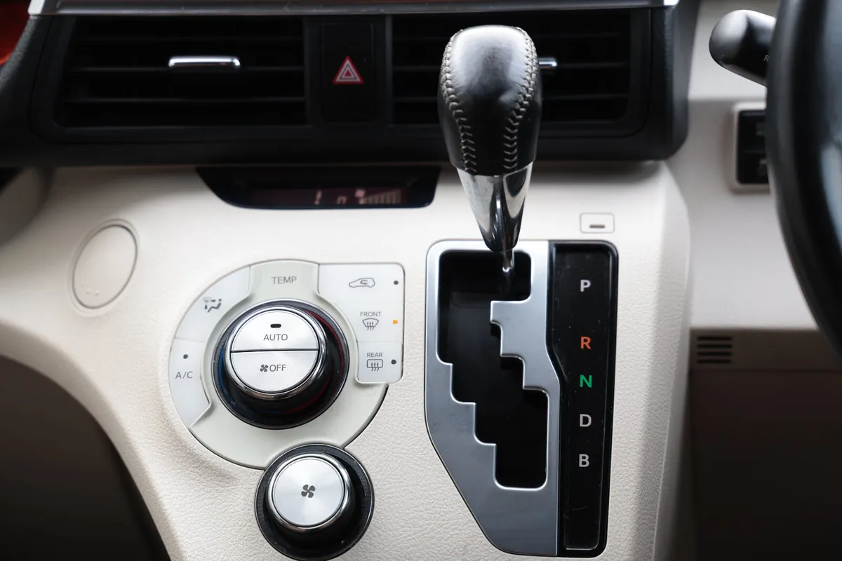 TOYOTA SIENTA 2017 BLACK HYBRID - Image 20