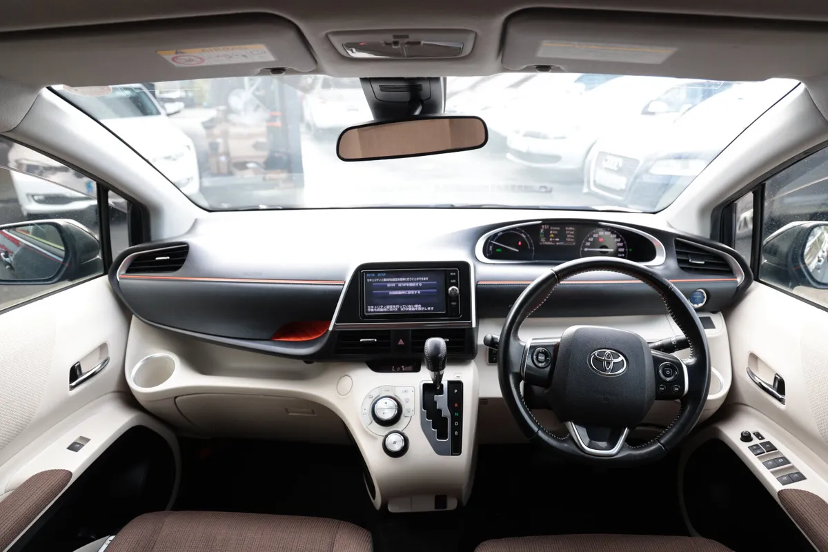 TOYOTA SIENTA 2017 BLACK HYBRID - Image 17