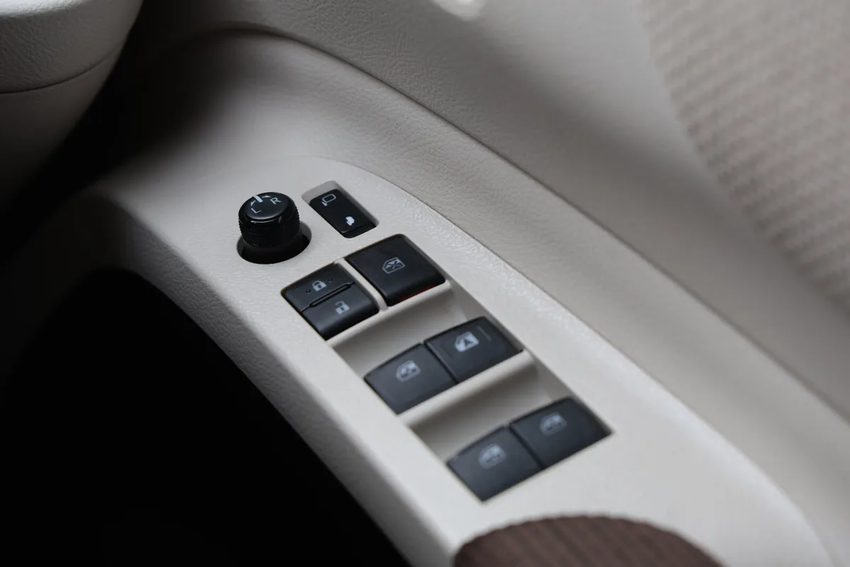 TOYOTA SIENTA 2017 BLACK HYBRID - Image 21