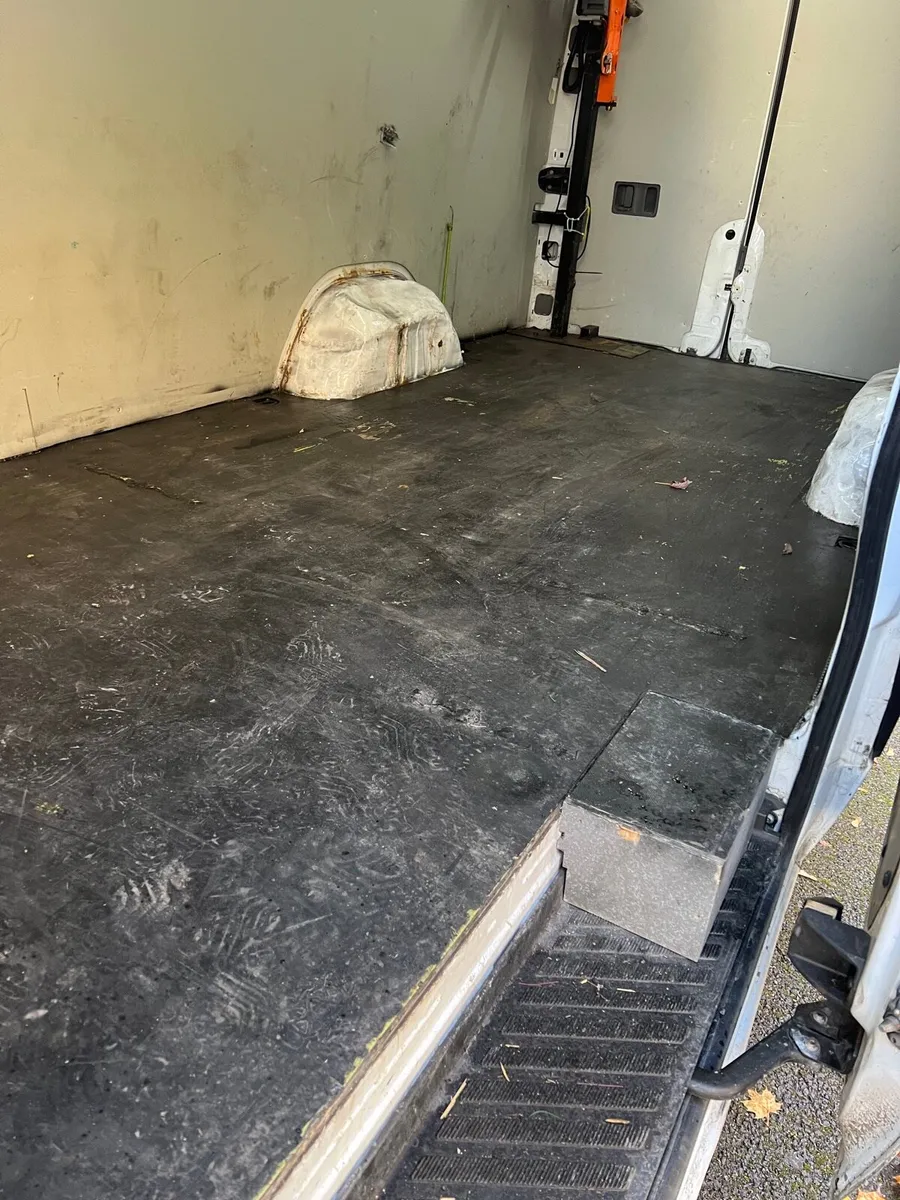 Mercedes Sprinter Van 141 for sale - Image 4