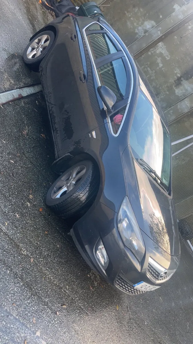 Opel Astra 1.7 2012 - Image 1