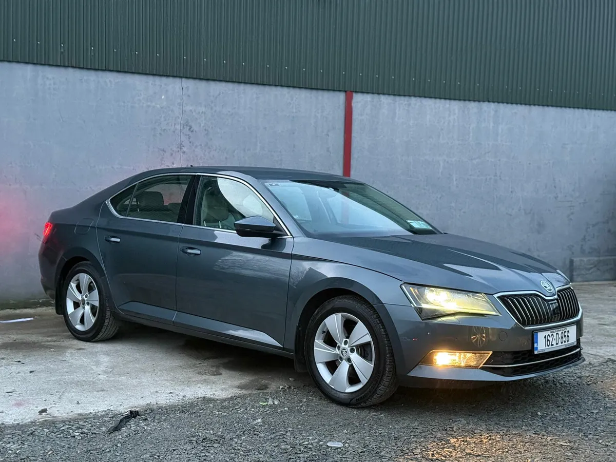 162 Skoda Superb  diesel automatic - Image 2
