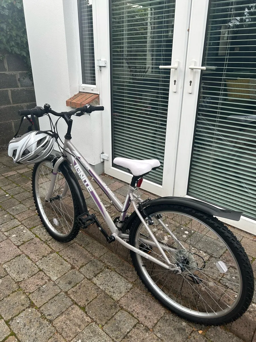 26-inch grey/purple bike for 10-14 year old girl - Image 1