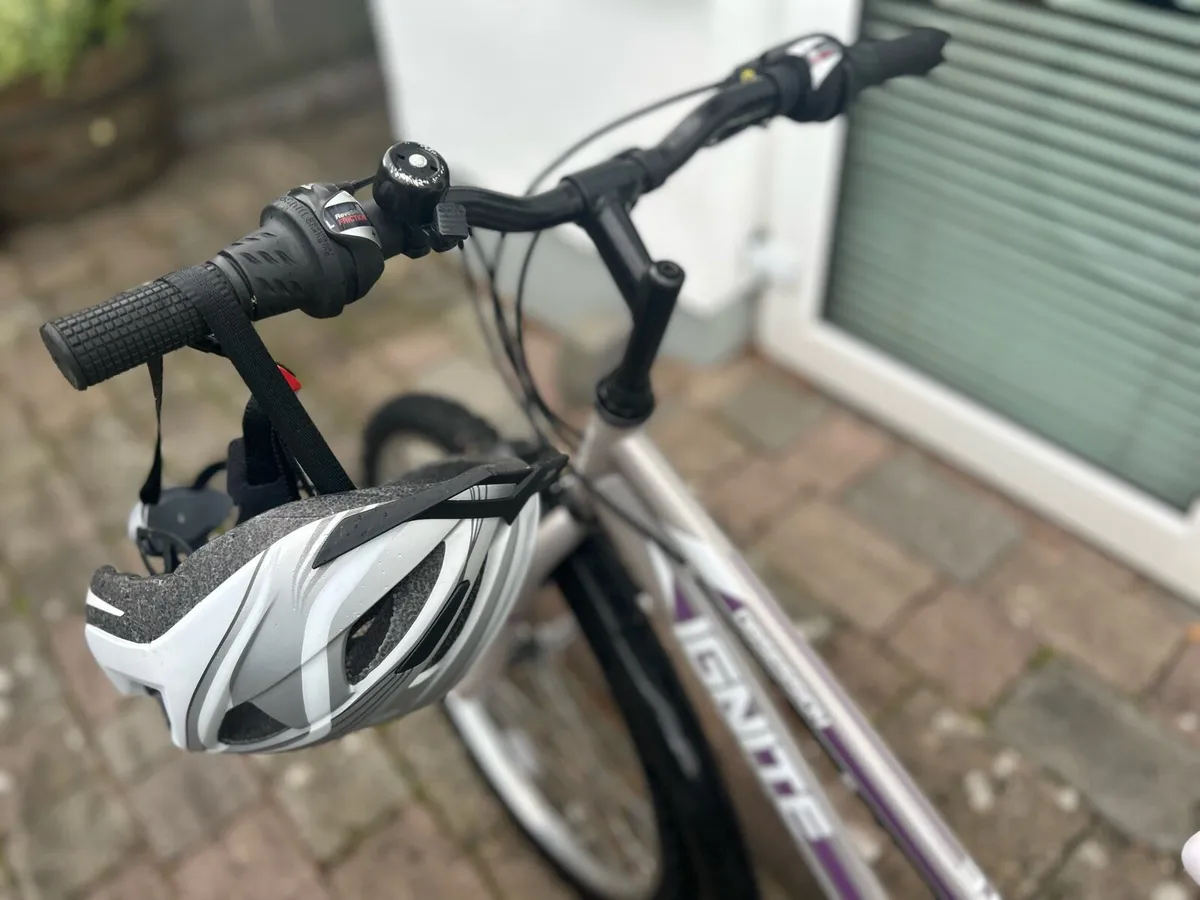 26-inch grey/purple bike for 10-14 year old girl - Image 3