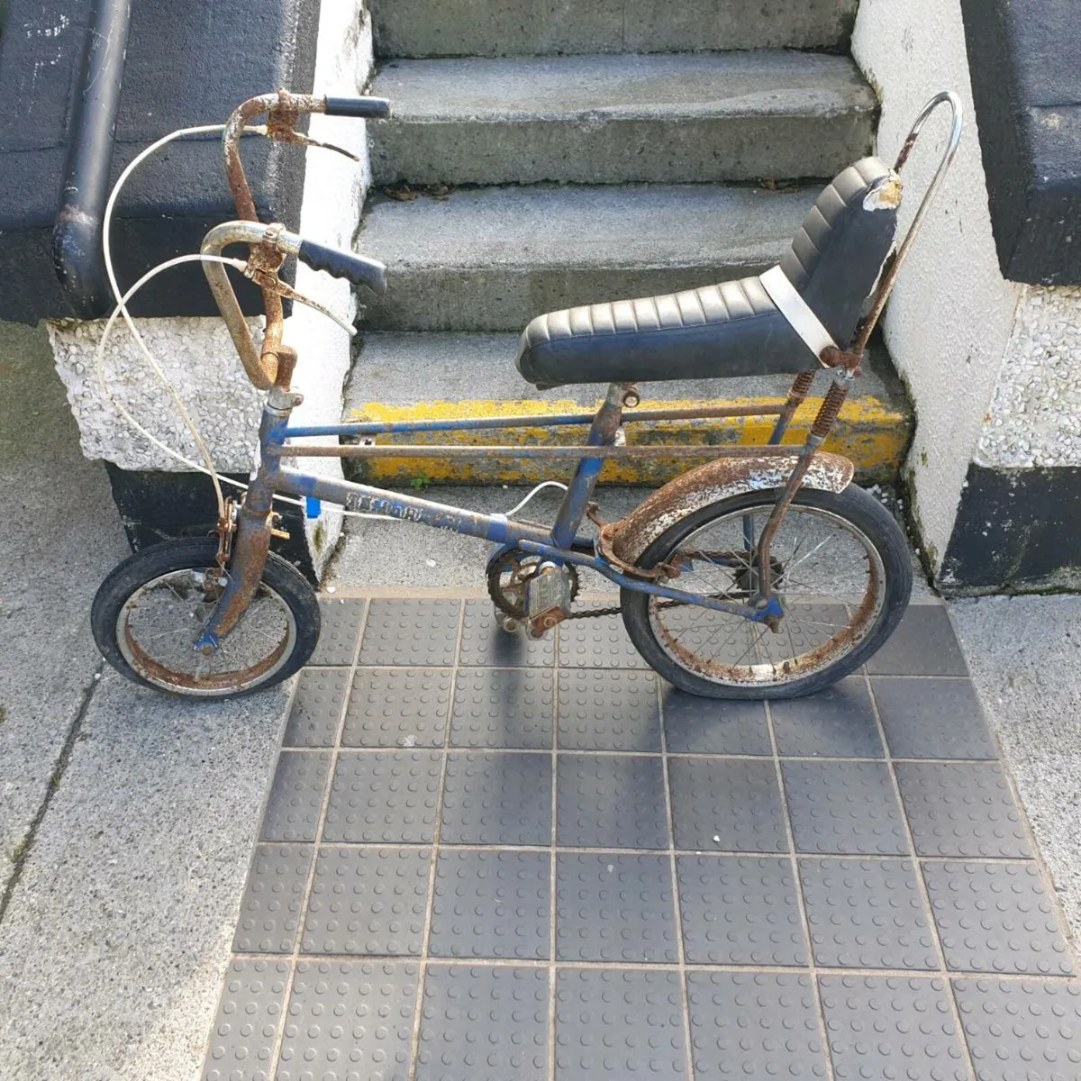 OLD KIDS CHOPPER BIKE - Image 1