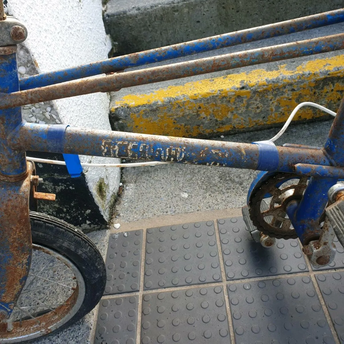 OLD KIDS CHOPPER BIKE - Image 2