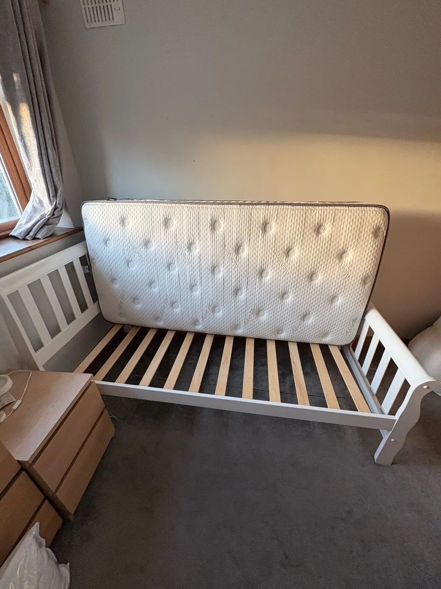 Single bed - Image 2